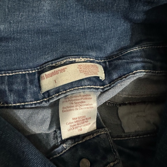 No Boundaries Blue Jean Shorts - Picture 3 of 3